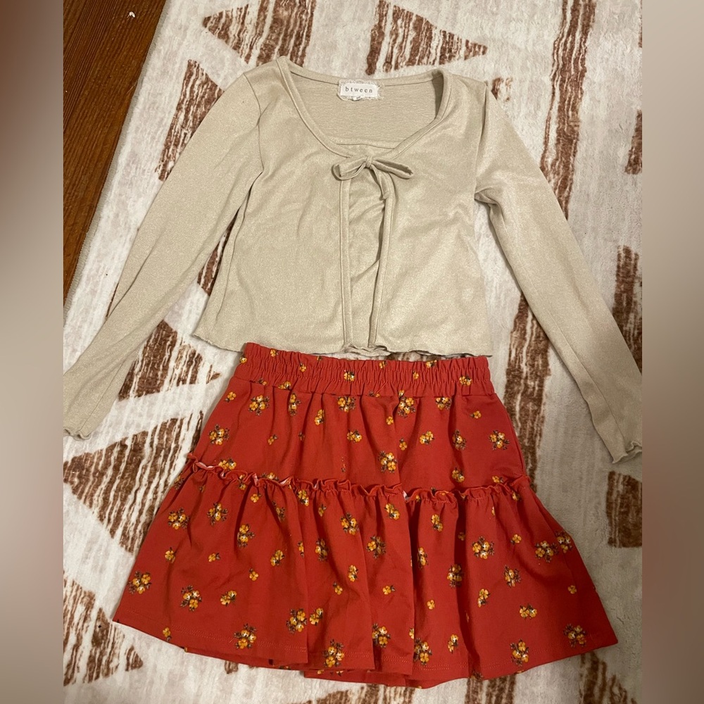 Floral Skirt / beige top set